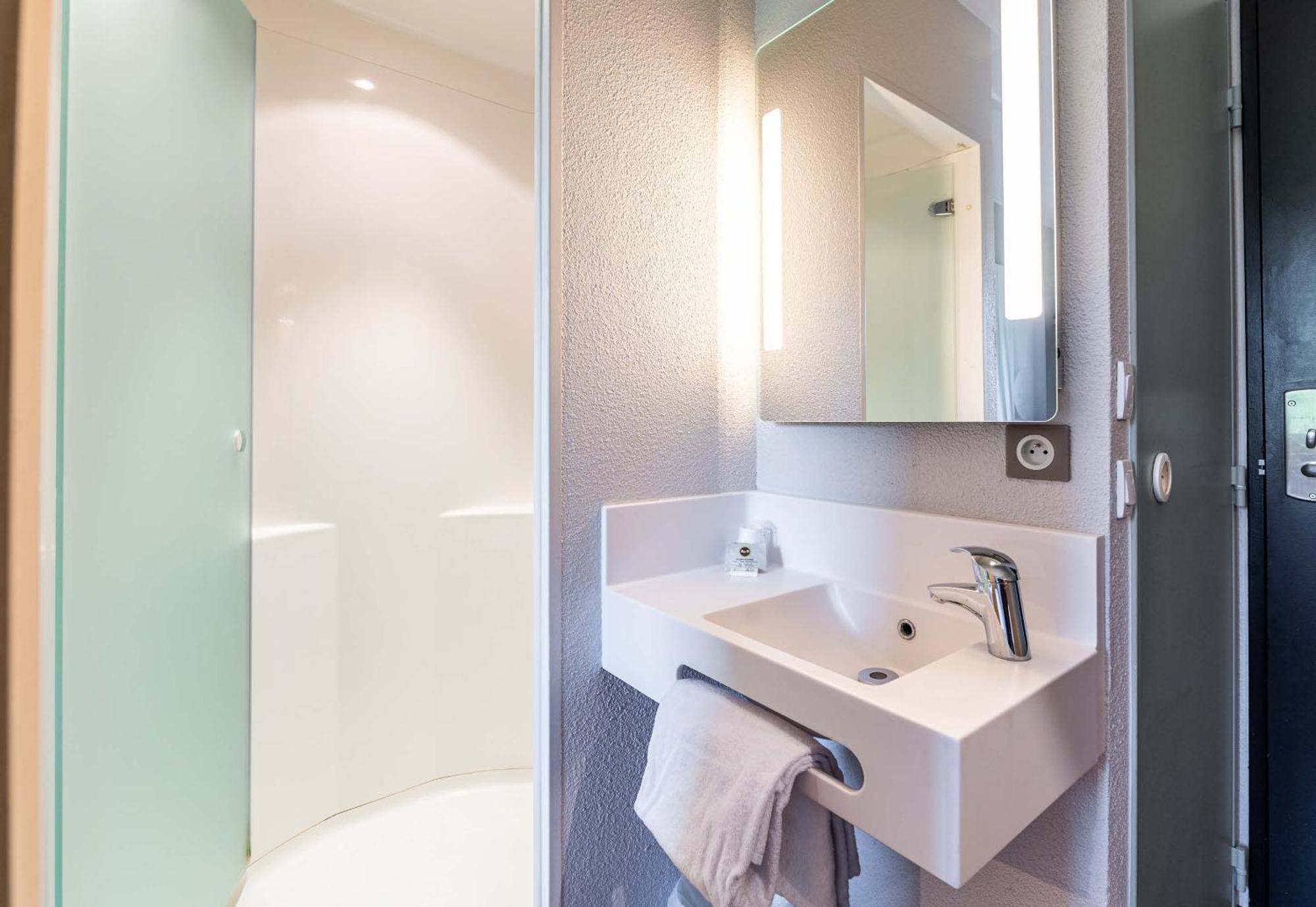 B&B Hotel Saint Jean De Maurienne Sainte-Marie-de-Cuines Екстериор снимка
